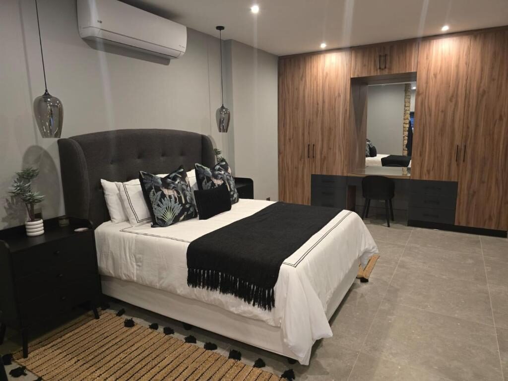 Superior Apartment (220 m²) at Cranes Nest Guest House, Pretoria
